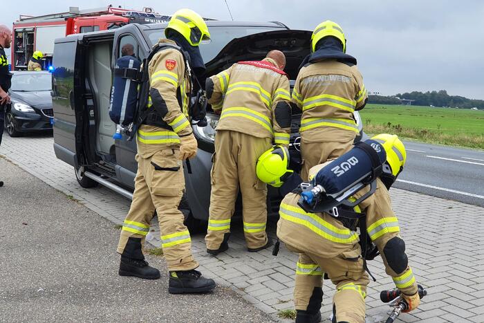 Brand in motorcompartiment bestelbus