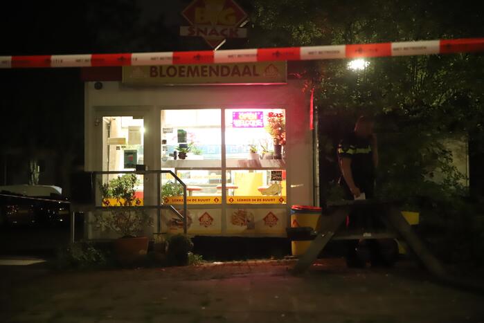 Politie zoekt met man en macht naar overvallers van snackbar