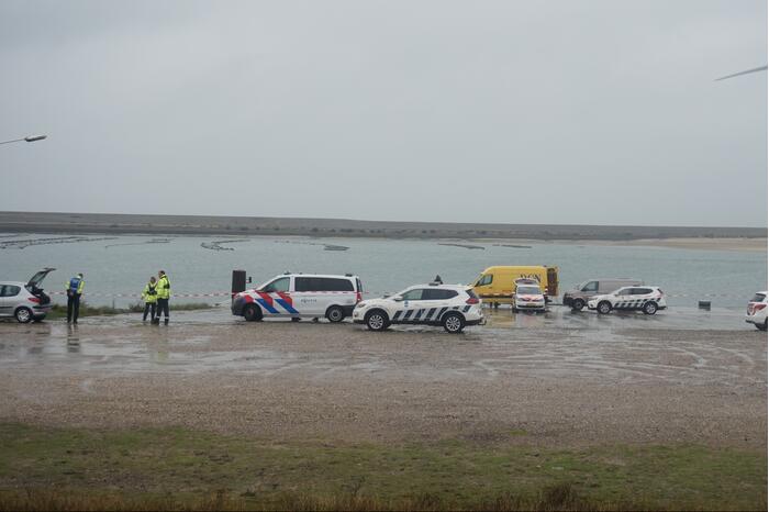Duikers vinden auto met mogelijk inzittende