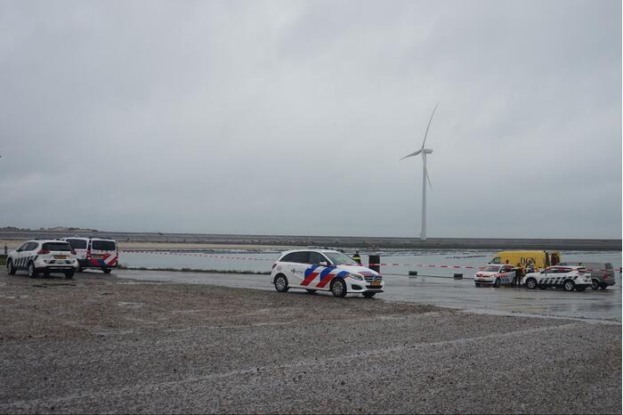 Duikers vinden auto met mogelijk inzittende