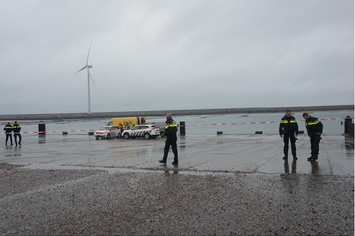 Duikers vinden auto met mogelijk inzittende