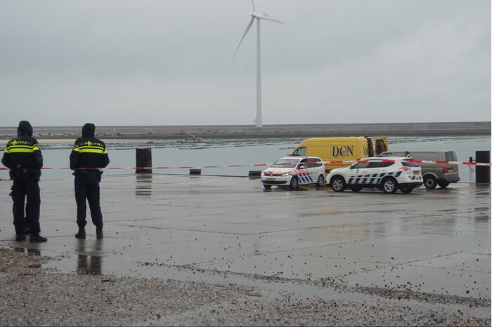 Duikers vinden auto met mogelijk inzittende