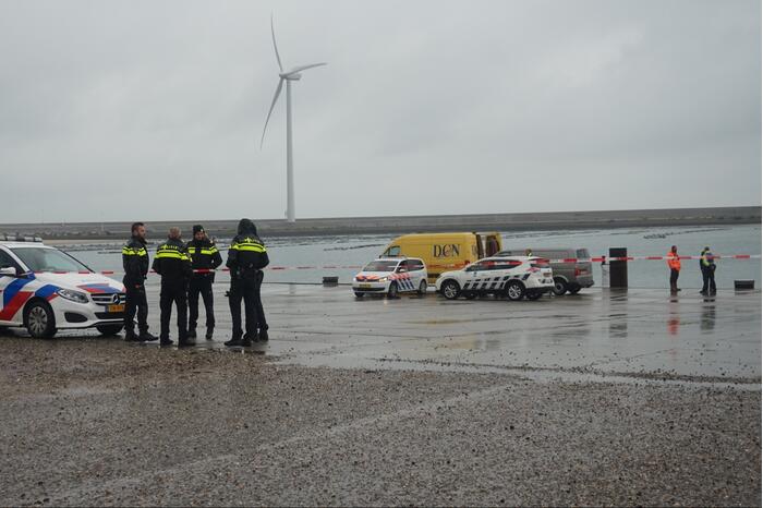Duikers vinden auto met mogelijk inzittende