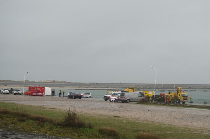 Duikers vinden auto met mogelijk inzittende