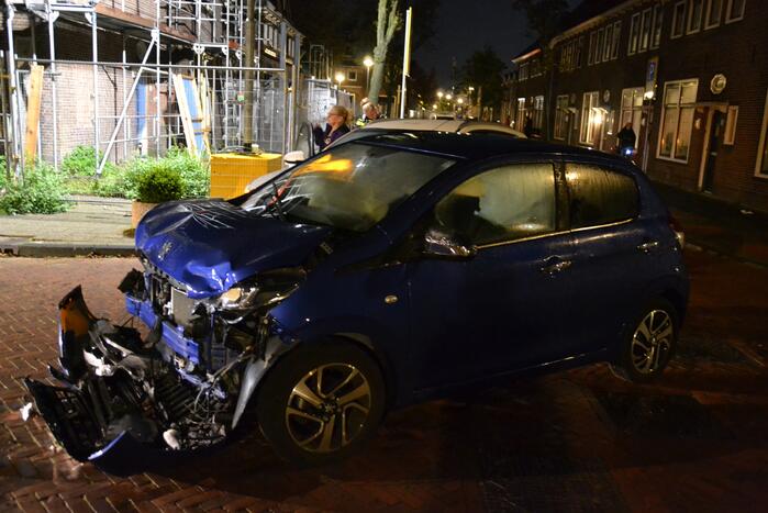 Veel schade na botsing tussen twee auto's