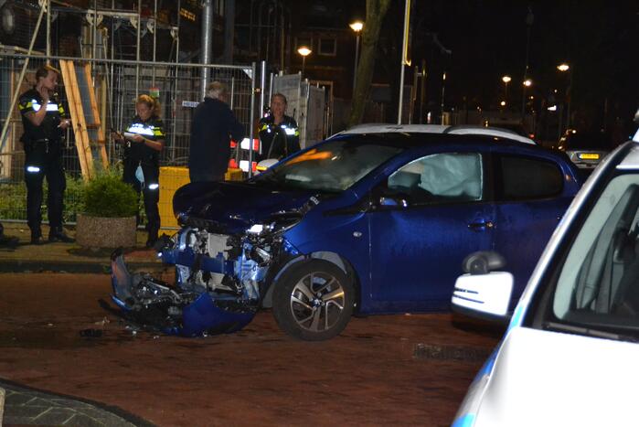 Veel schade na botsing tussen twee auto's