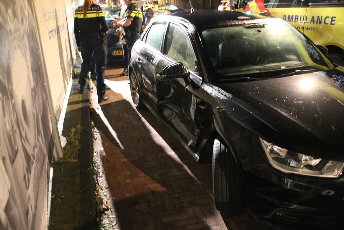 Veel schade na botsing tussen twee auto's