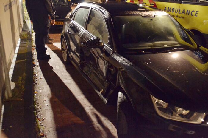 Veel schade na botsing tussen twee auto's