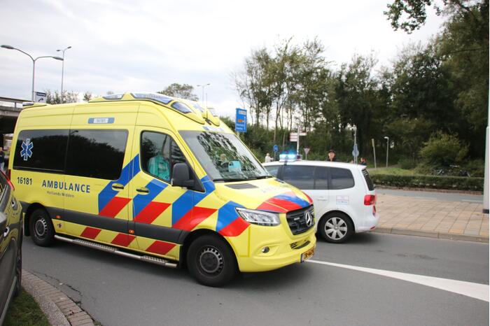 E-bikester gewond na aanrijding met auto