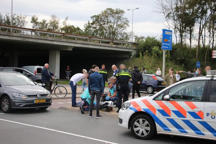 E-bikester gewond na aanrijding met auto