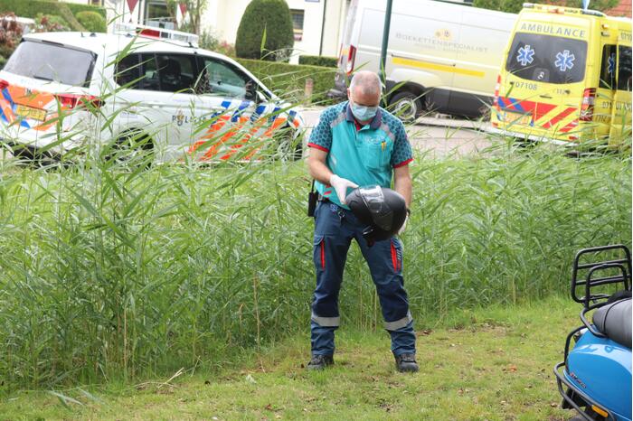Fietsster gewond na botsing met brommer op fietspad
