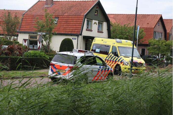 Fietsster gewond na botsing met brommer op fietspad