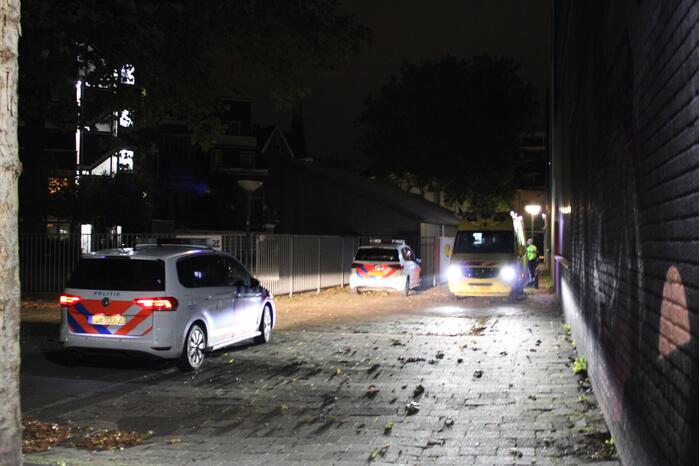 Persoon zwaargewond op straat aangetroffen
