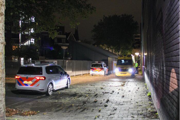Persoon zwaargewond op straat aangetroffen
