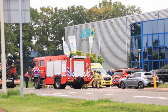 Auto belandt in sloot