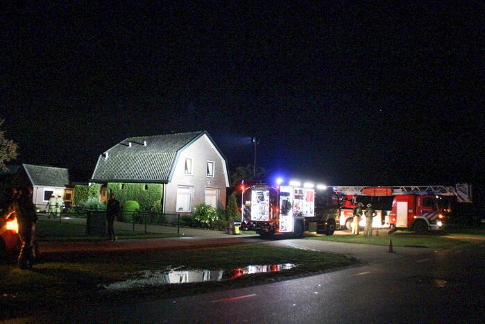 Brandweer controleert schoorsteen vanwege mogelijke brand