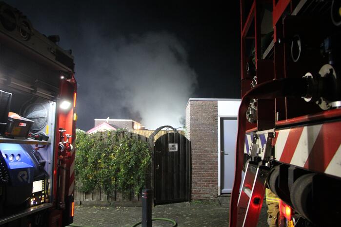 Uitslaande brand in twee schuren