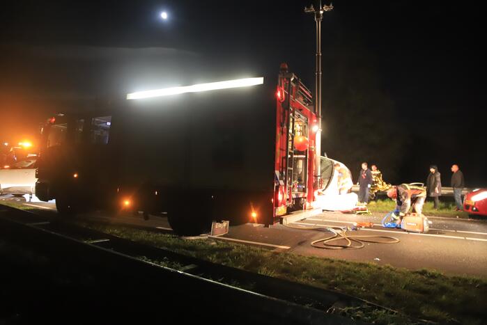 Persoon overleden bij zwaar ongeval tussen meerdere voertuigen