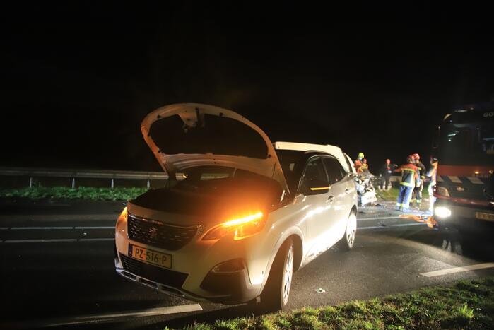 Persoon overleden bij zwaar ongeval tussen meerdere voertuigen