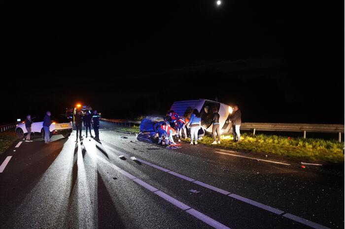 Persoon overleden bij zwaar ongeval tussen meerdere voertuigen