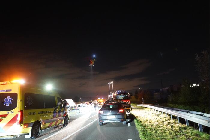 Persoon overleden bij zwaar ongeval tussen meerdere voertuigen