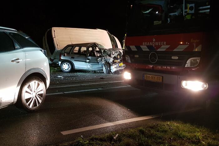 Persoon overleden bij zwaar ongeval tussen meerdere voertuigen