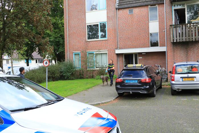 Politie ramt deur in en vindt overleden persoon