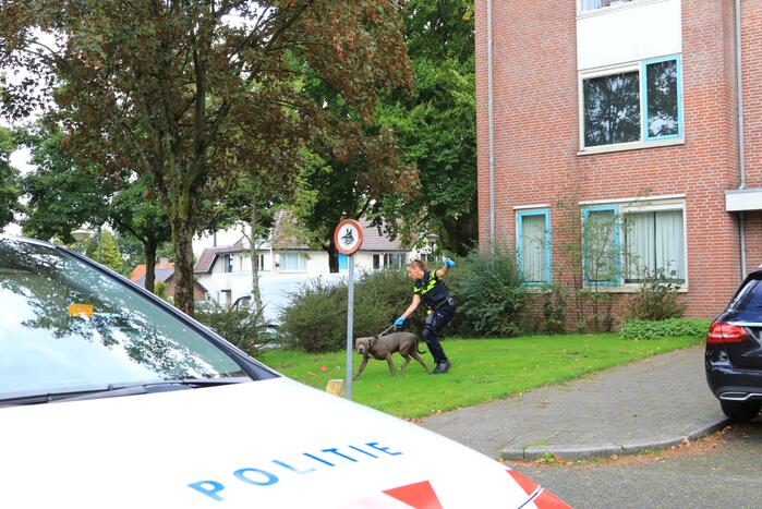 Politie ramt deur in en vindt overleden persoon