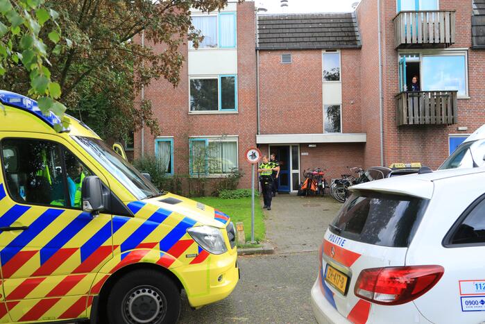 Politie ramt deur in en vindt overleden persoon