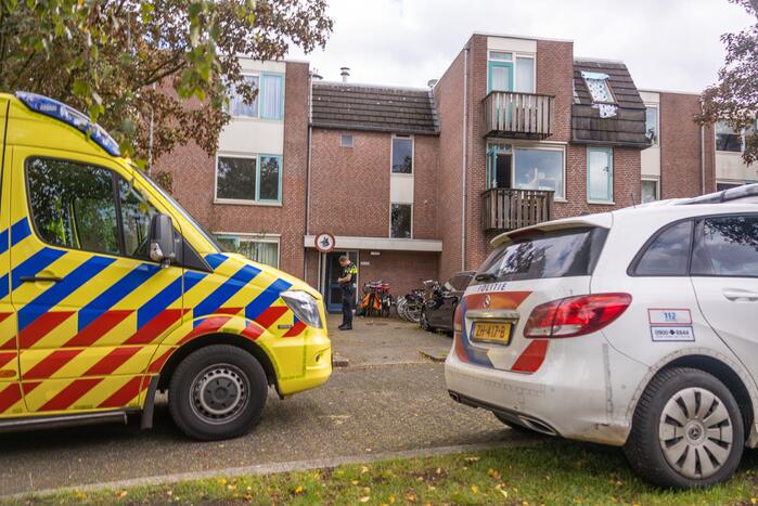 Politie ramt deur in en vindt overleden persoon