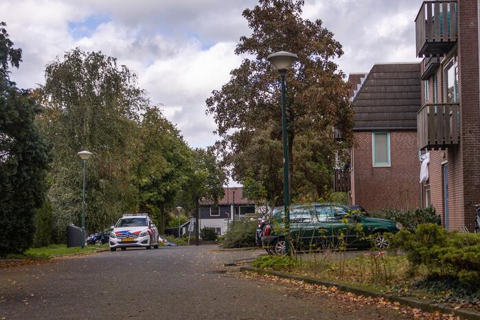 Politie ramt deur in en vindt overleden persoon