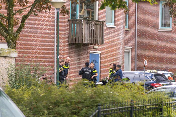 Politie ramt deur in en vindt overleden persoon