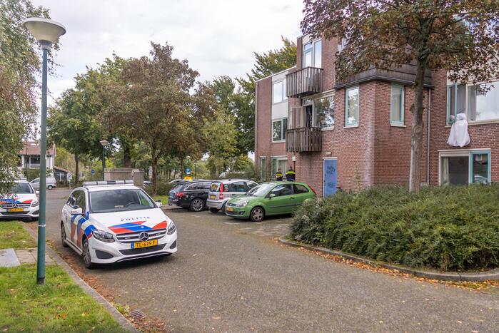 Politie ramt deur in en vindt overleden persoon