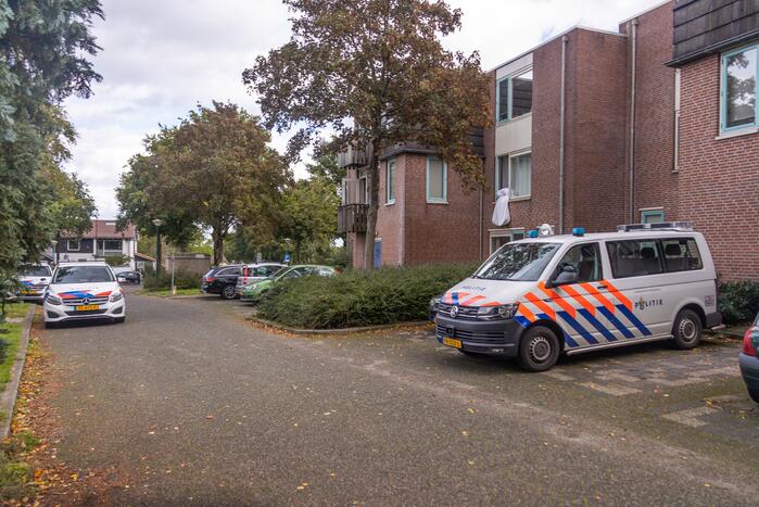 Politie ramt deur in en vindt overleden persoon