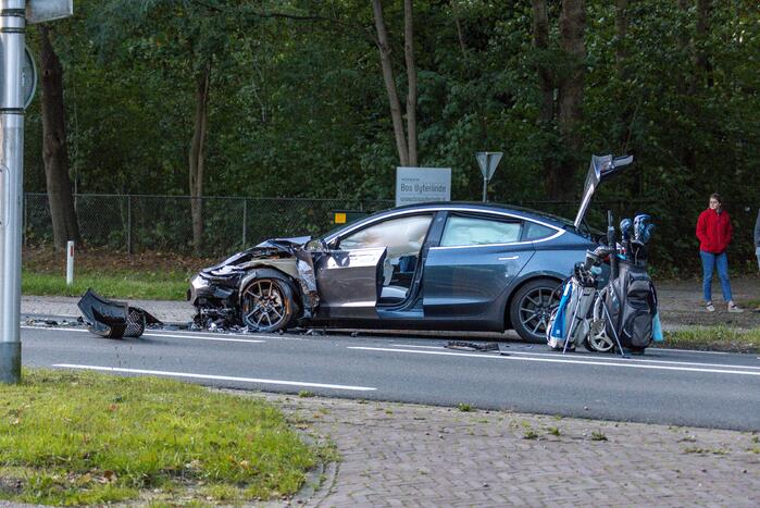 Tesla betrokken bij frontale aanrijding