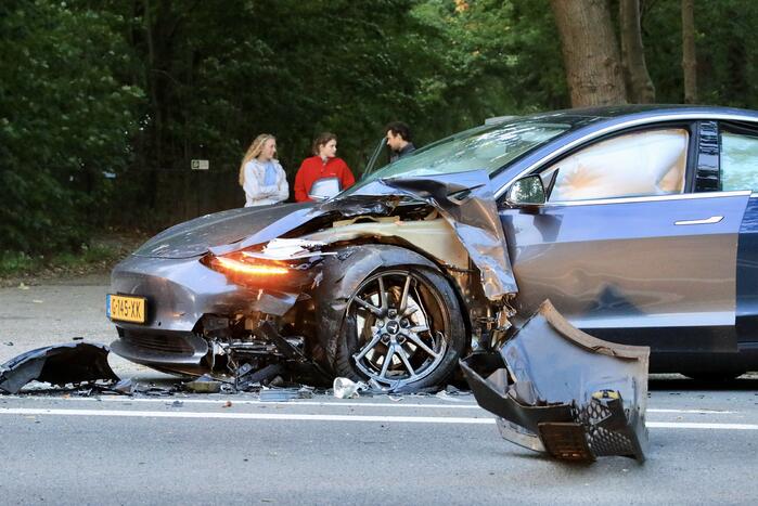 Tesla betrokken bij frontale aanrijding