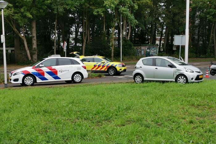 Scooterrijder gewond bij botsing met afslaande auto