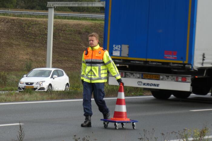 Twee bestelbussen botsen op oprit
