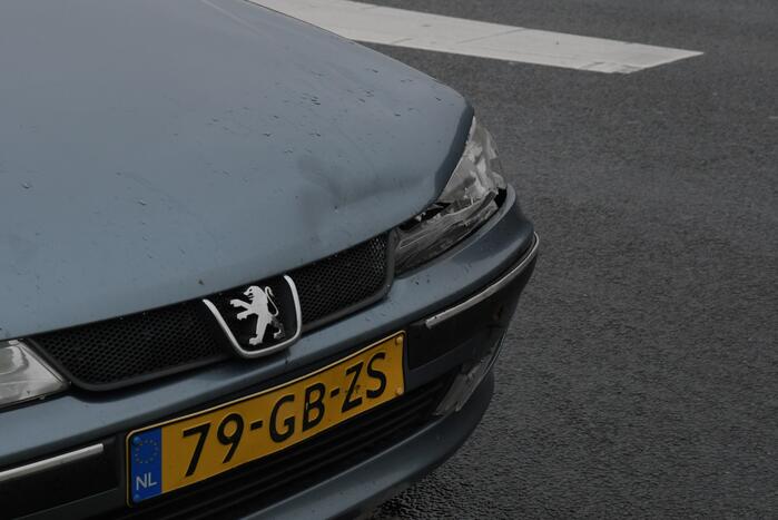 Overstekende fietser ziet auto over het hoofd