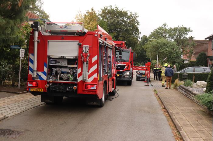 Schoorsteen kap gedemonteerd na schoorsteenbrand