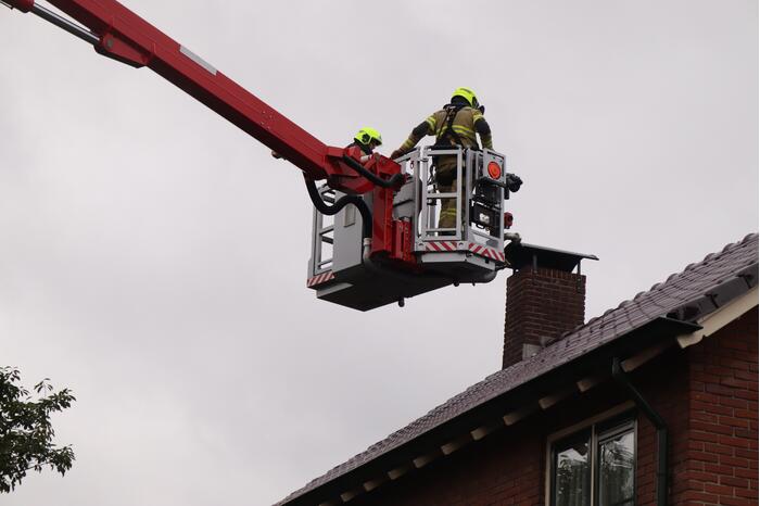 Schoorsteen kap gedemonteerd na schoorsteenbrand