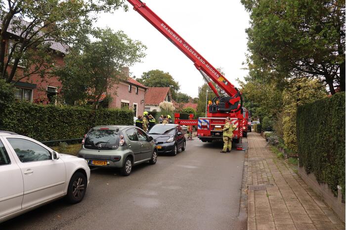 Schoorsteen kap gedemonteerd na schoorsteenbrand
