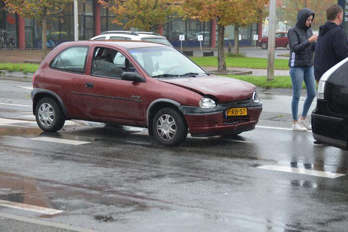 Gewonde bij kop-staart botsing voor rotonde