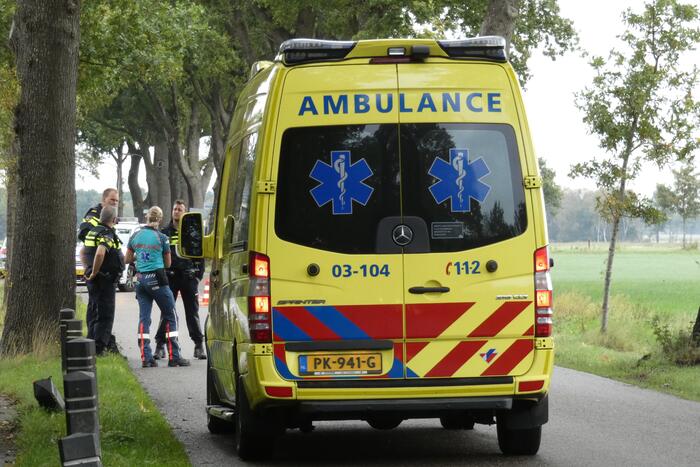 Auto raakt van de weg in Hooghalen