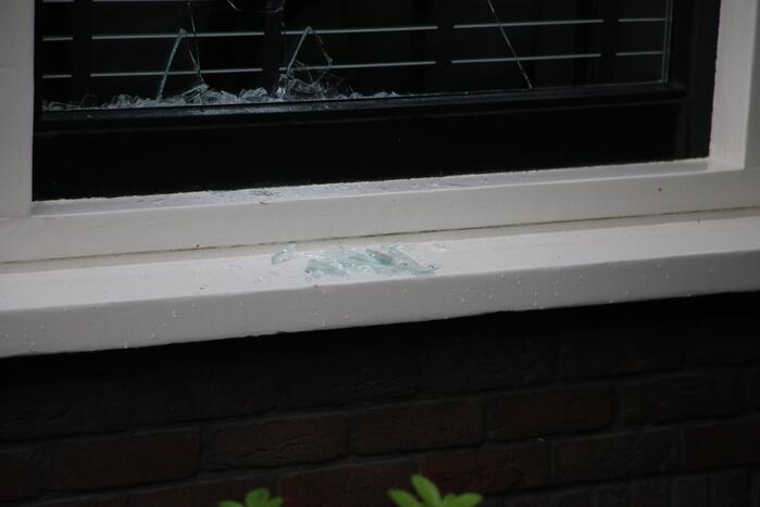 Man met verward gedrag aangehouden na vernielen van ruiten en auto