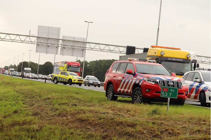 Vrachtwagen en twee auto's betrokken bij botsing