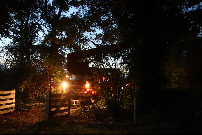 Veel rook bij schoorsteen brand