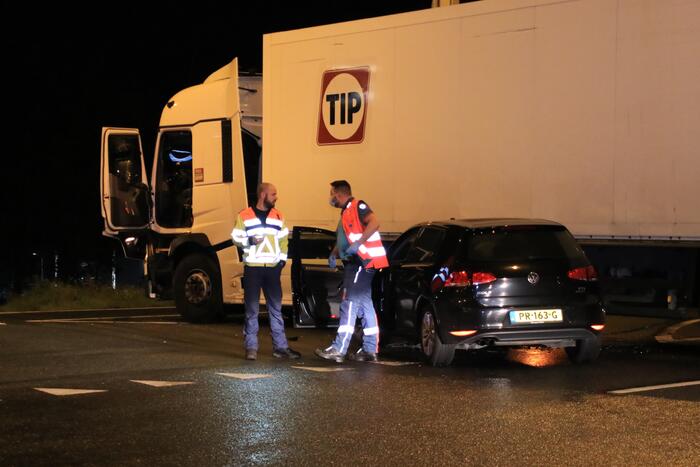 Auto total-loss na botsing op vrachtwagen