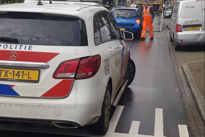 Automobiliste botst met auto op voorganger