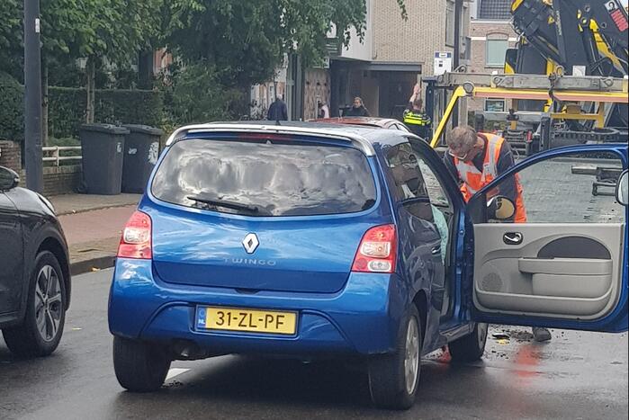Automobiliste botst met auto op voorganger